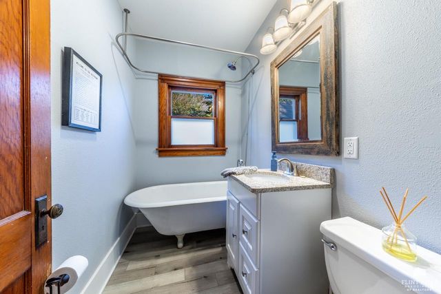 1015 Ivy Lane, Manhattan, KS 66502