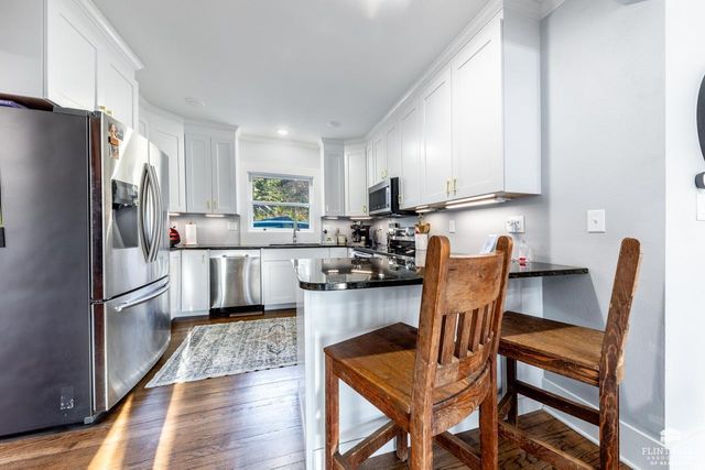 1015 Ivy Lane, Manhattan, KS 66502