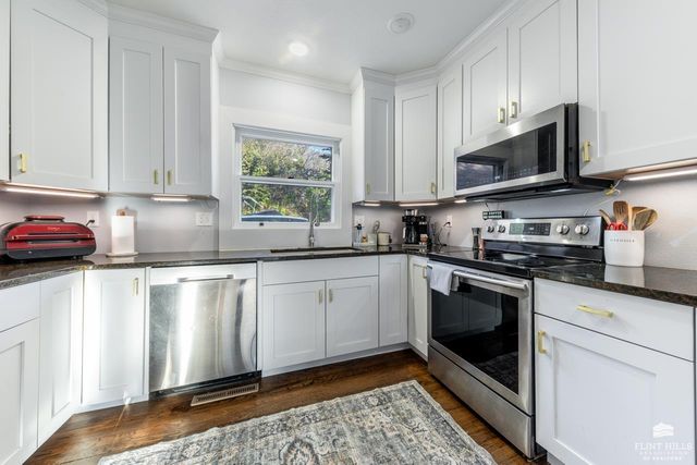 1015 Ivy Lane, Manhattan, KS 66502