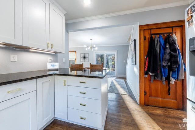 1015 Ivy Lane, Manhattan, KS 66502