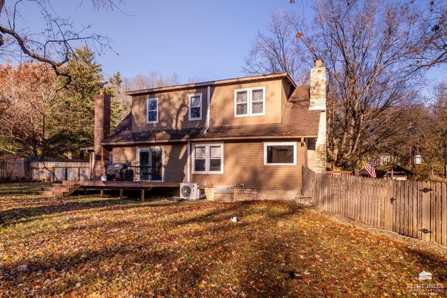 1015 Ivy Lane, Manhattan, KS 66502