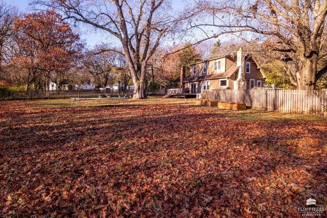 1015 Ivy Lane, Manhattan, KS 66502