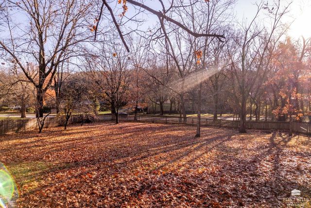 1015 Ivy Lane, Manhattan, KS 66502