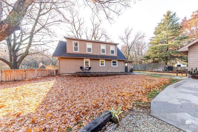 1015 Ivy Lane, Manhattan, KS 66502