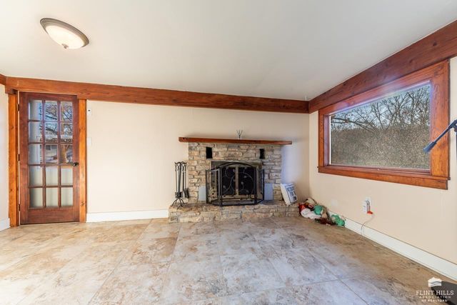 1015 Ivy Lane, Manhattan, KS 66502