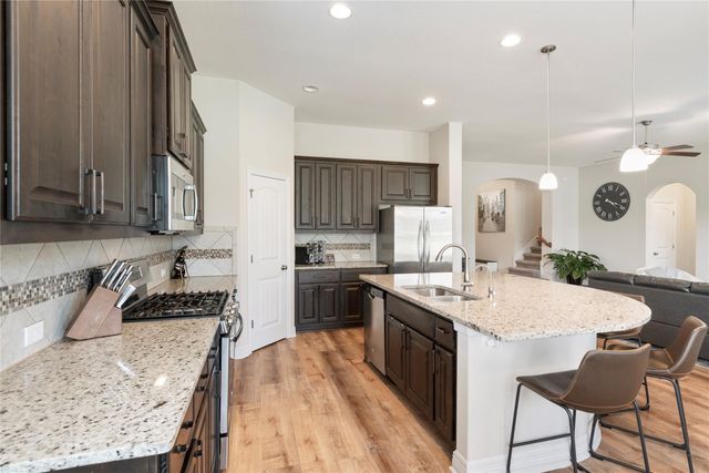 953 Vista Gardens DR, Buda, TX 78610