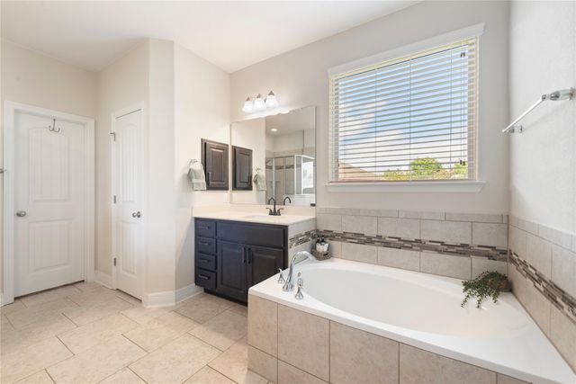 953 Vista Gardens DR, Buda, TX 78610