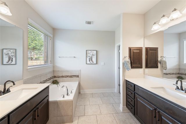 953 Vista Gardens DR, Buda, TX 78610