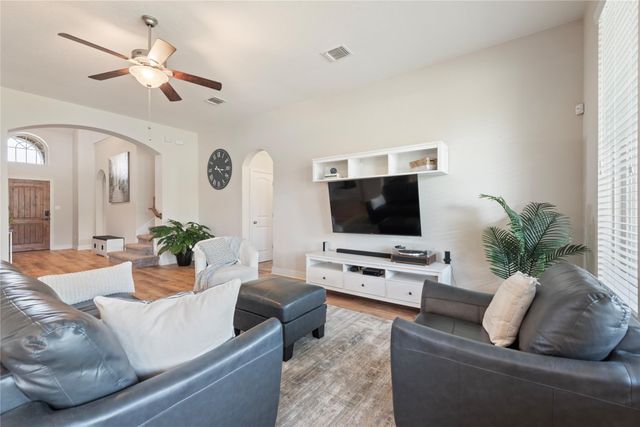953 Vista Gardens DR, Buda, TX 78610