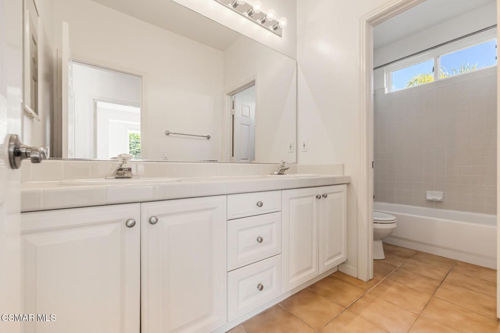 Image 25 of property listing at 5817 Evening Sky Drive, Simi Valley, CA 93063