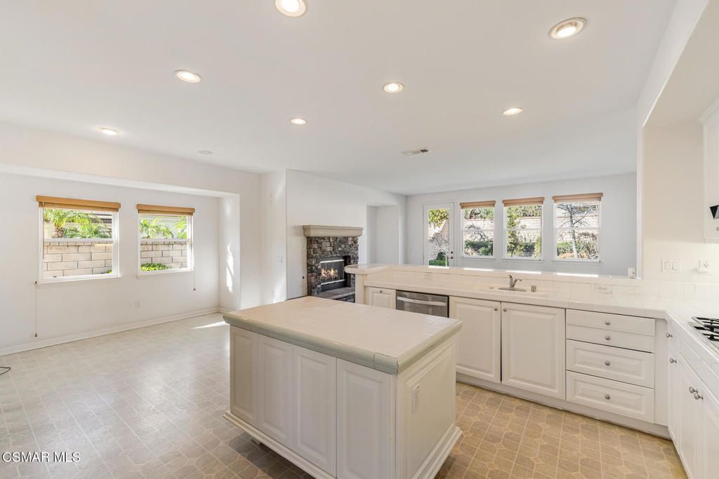 Image 9 of property listing at 5817 Evening Sky Drive, Simi Valley, CA 93063