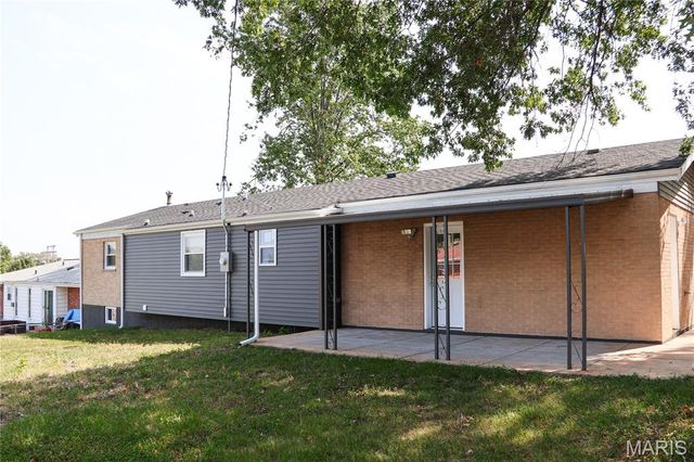 9821 Whitcomb Lane, Affton, MO 63123