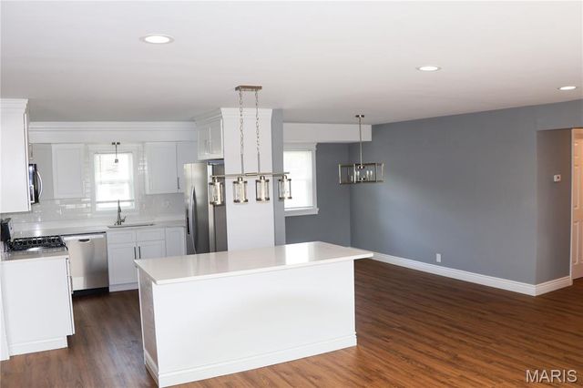 9821 Whitcomb Lane, Affton, MO 63123