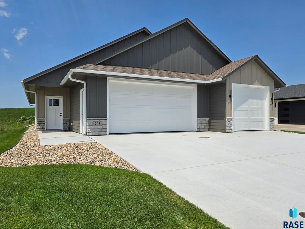 205 N WILDCAT Dr Drive, Sioux Falls, SD 57110