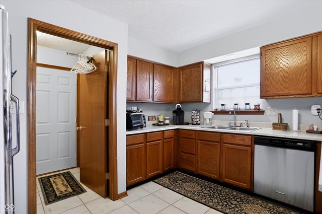 337 Stoneybrook Grove Drive, Greenwood, IN 46142
