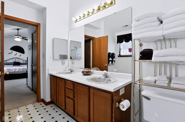 337 Stoneybrook Grove Drive, Greenwood, IN 46142