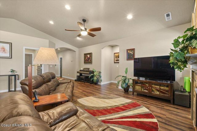 13465 N Telluride LOOP, Hayden, ID 83835