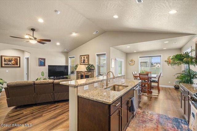13465 N Telluride LOOP, Hayden, ID 83835
