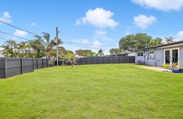 8781 NW 15th Street, Pembroke Pines, FL 33024