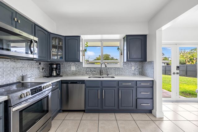 8781 NW 15th Street, Pembroke Pines, FL 33024