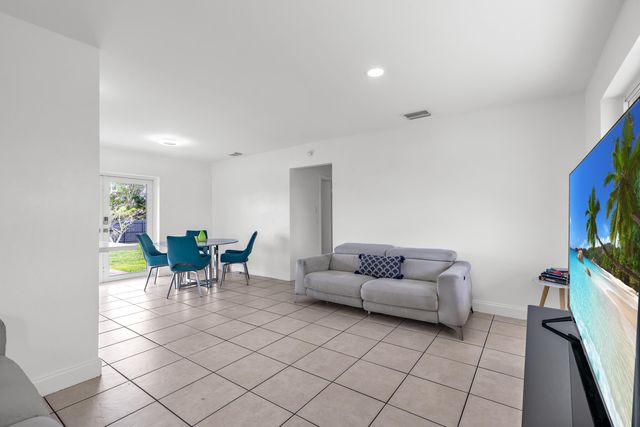 8781 NW 15th Street, Pembroke Pines, FL 33024