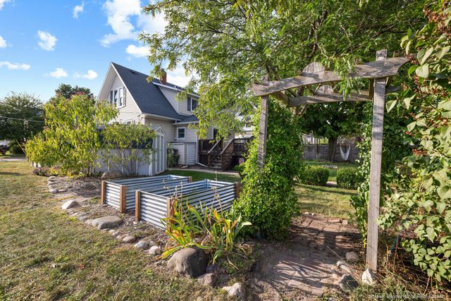 120 S Union Street NW, Sparta, MI 49345