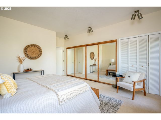 7007 Sw 33RD Pl, Portland, OR 97219