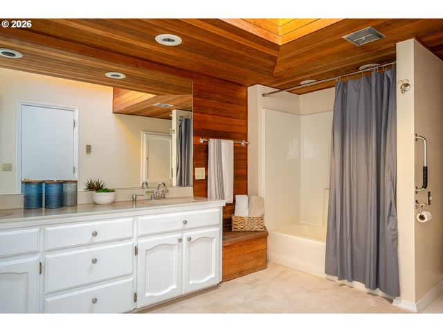 7007 Sw 33RD Pl, Portland, OR 97219