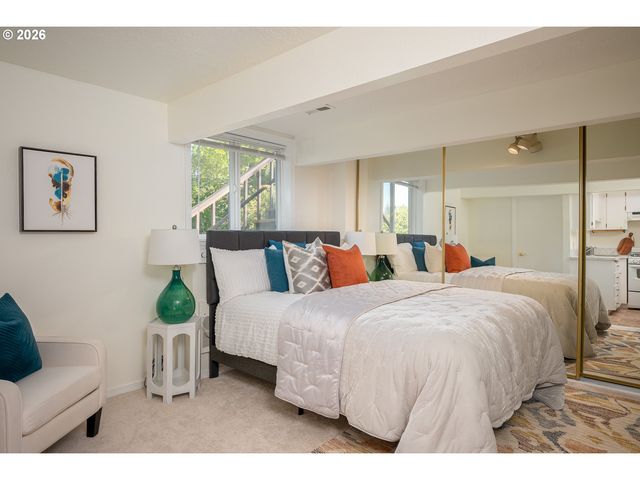 7007 Sw 33RD Pl, Portland, OR 97219