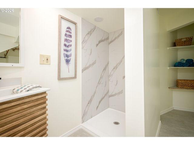 7007 Sw 33RD Pl, Portland, OR 97219
