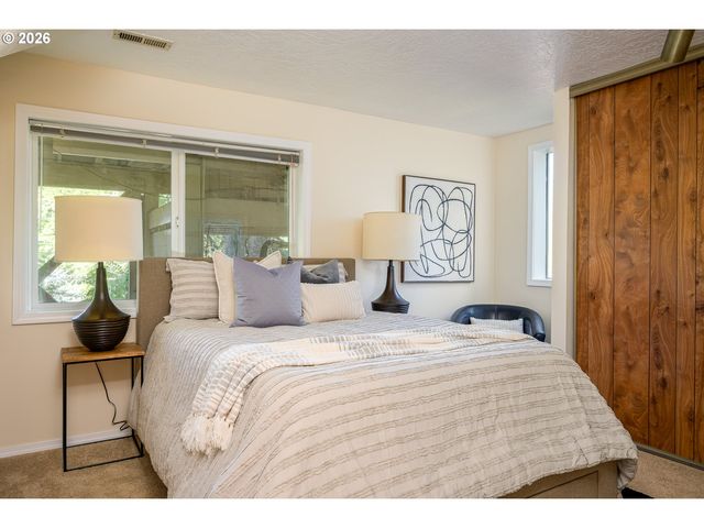 7007 Sw 33RD Pl, Portland, OR 97219