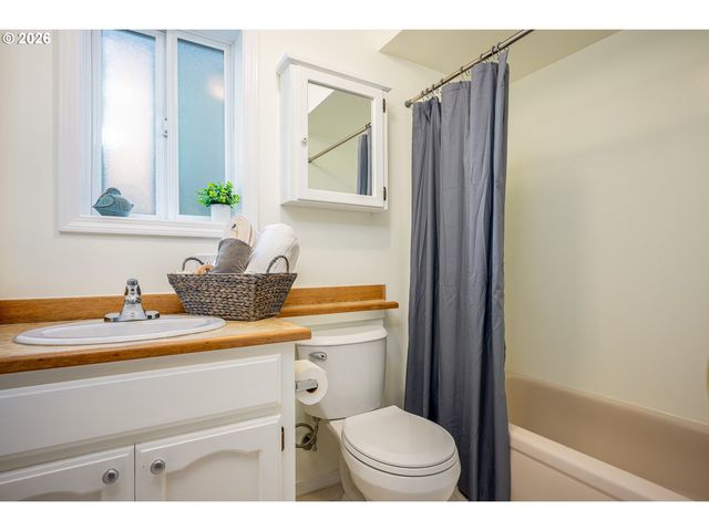 7007 Sw 33RD Pl, Portland, OR 97219