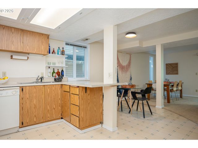 7007 Sw 33RD Pl, Portland, OR 97219