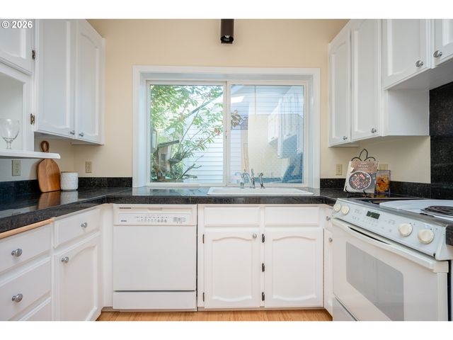 7007 Sw 33RD Pl, Portland, OR 97219