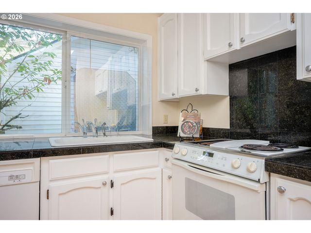 7007 Sw 33RD Pl, Portland, OR 97219