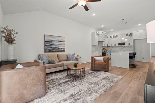 9310 N Lenox Avenue, Kansas City, MO 64154