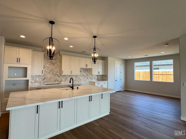 11215 Alcazar Avenue, Bakersfield, CA 93311