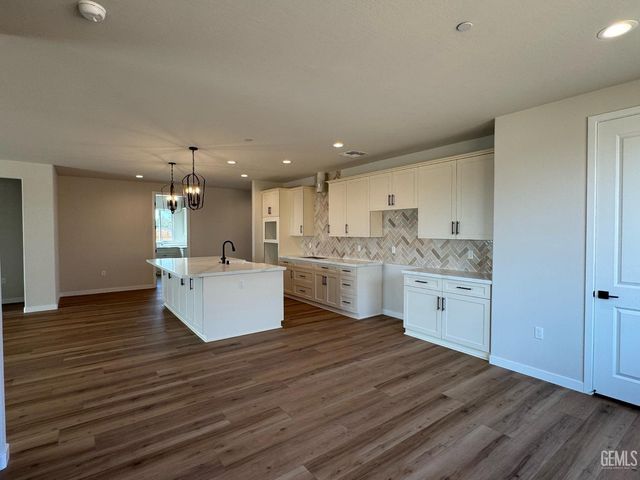 11215 Alcazar Avenue, Bakersfield, CA 93311