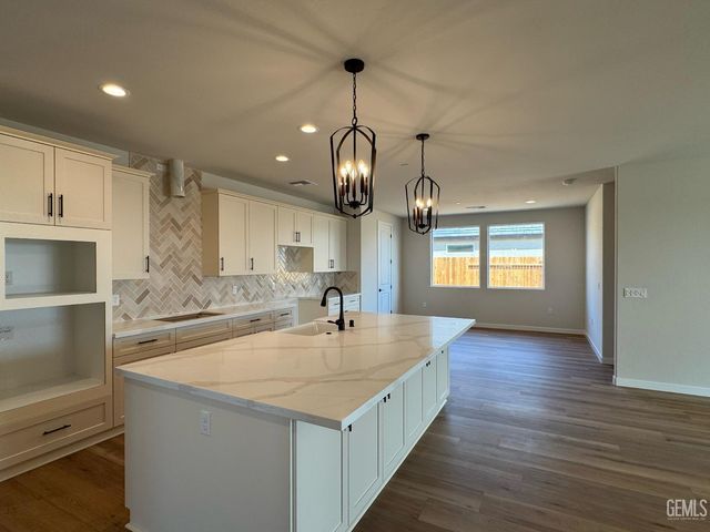 11215 Alcazar Avenue, Bakersfield, CA 93311