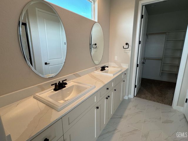 11215 Alcazar Avenue, Bakersfield, CA 93311