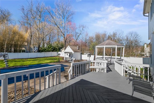 505 Westberry Dr, Allegheny Twp, PA 15068