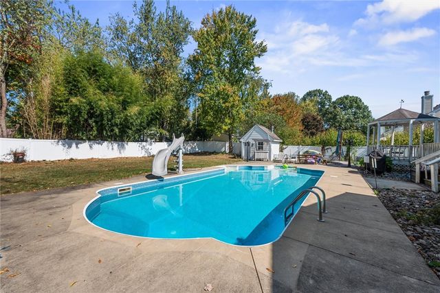 505 Westberry Dr, Allegheny Twp, PA 15068