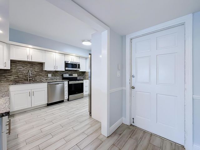 3121 NE 51st Street NE 102E, Fort Lauderdale, FL 33308