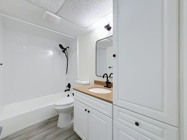 3121 NE 51st Street NE 102E, Fort Lauderdale, FL 33308