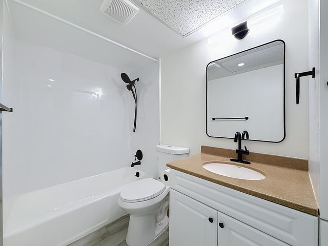 3121 NE 51st Street NE 102E, Fort Lauderdale, FL 33308