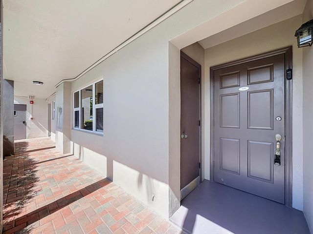 3121 NE 51st Street NE 102E, Fort Lauderdale, FL 33308