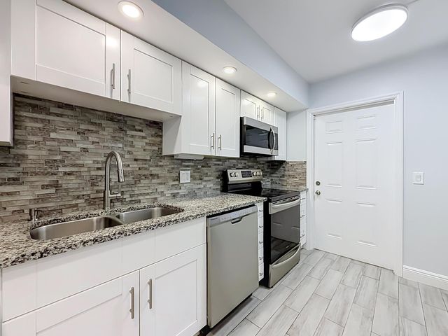 3121 NE 51st Street NE 102E, Fort Lauderdale, FL 33308