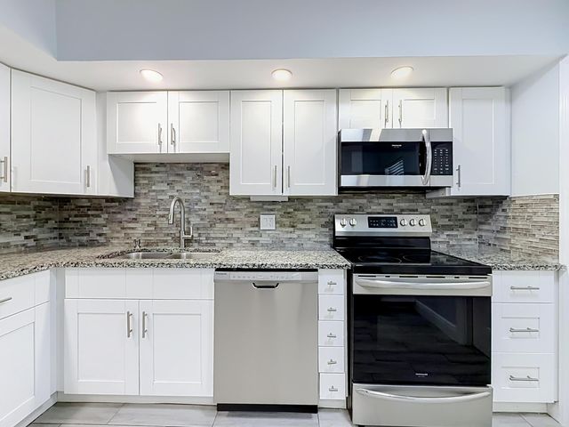 3121 NE 51st Street NE 102E, Fort Lauderdale, FL 33308
