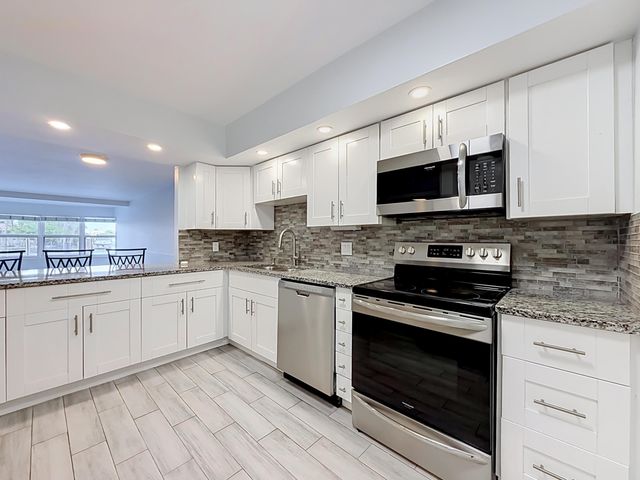3121 NE 51st Street NE 102E, Fort Lauderdale, FL 33308
