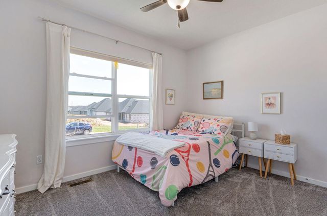 5480 E Cavalcade Lane, Springfield, MO 65802